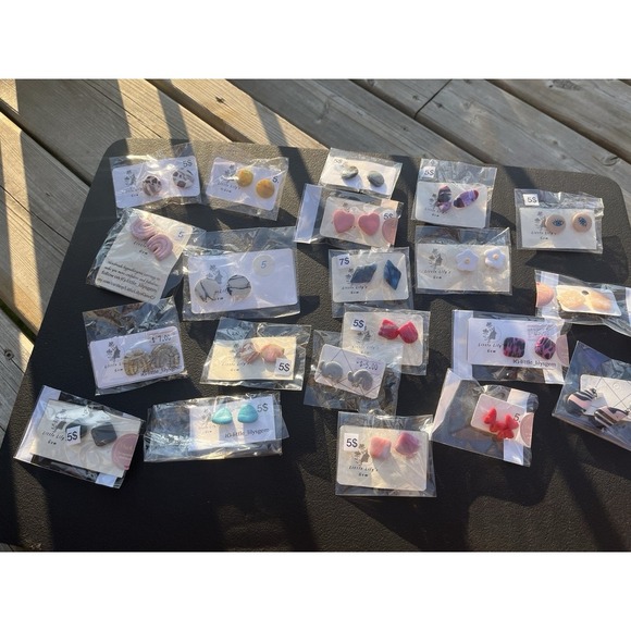 *Get the bundle for your buyer’s Christmas gifts *Stud Earrings lot 21 Pairs - Picture 1 of 16